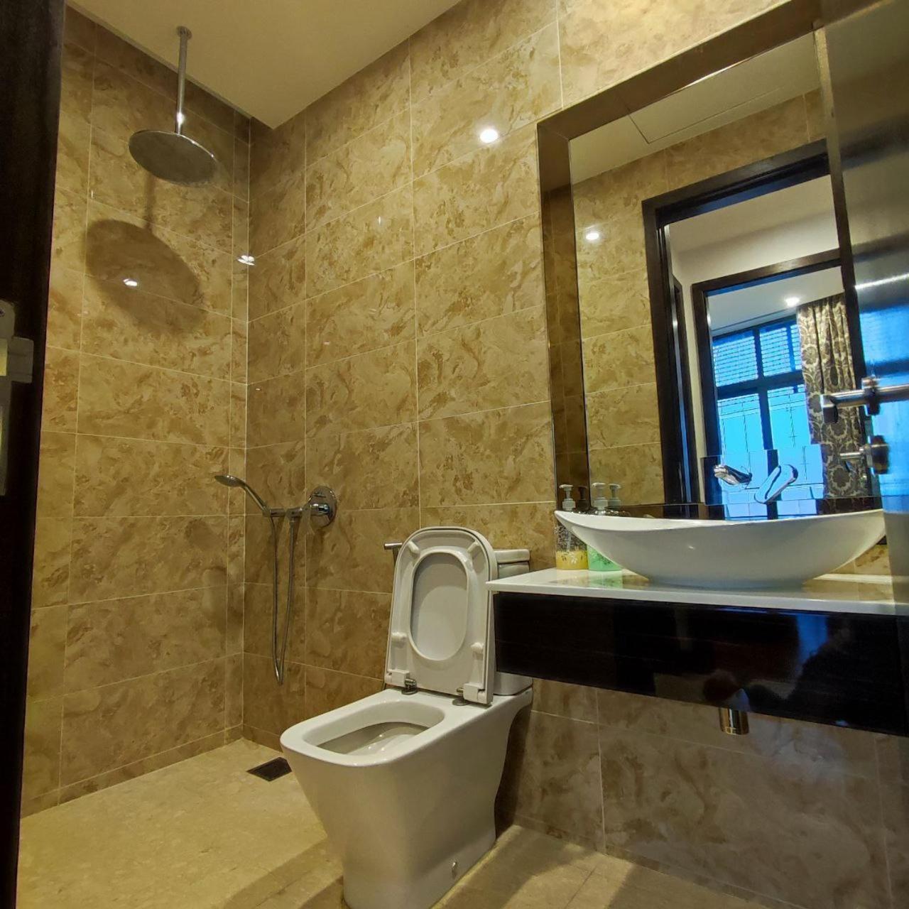 Apartemen Dorsett Walk To Pavilion 1min With Bathtub And Infinity Pool *
